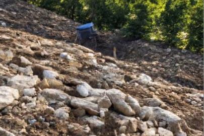 Devrilen traktörün sürücüsü yaralandı