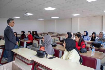 EBYÜ Rektörü Refahiye’de eğitim faaliyetlerini değerlendirdi