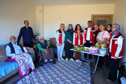 Elazığ’da 84 yaşındaki Özbay çiftine "İyilik Var" projesi kapsamında kışlık destek