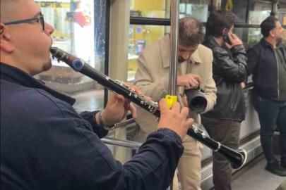Elazığ’da belediye otobüsü türkü meclisine dönüştü