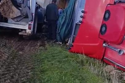 Elazığ’da pancar yüklü tır devrildi