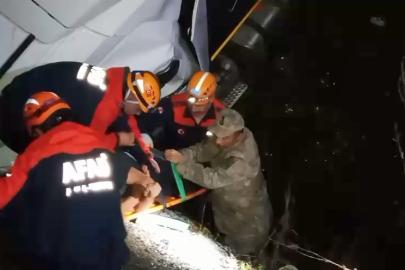 Elazığ’da tır şarampole uçtu: 2 yaralı