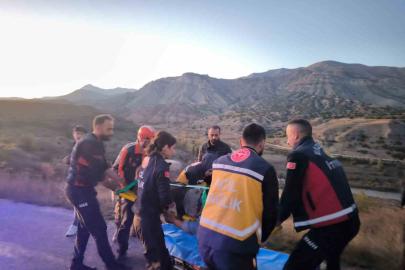 Erzincan’da traktörün altında sıkışan sürücüyü kurtarıldı