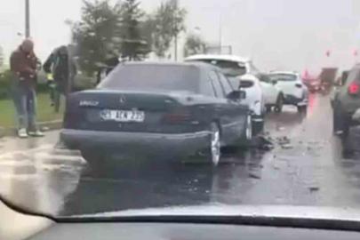 Erzurum’da yağmur kazaya neden oldu: 5 araç birbirine girdi