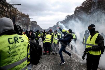 Fransa'da Sarı Yelekliler sokağa çıkıyor: Paris'te sokağa çıkma yasağı