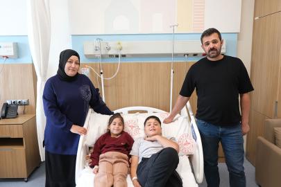 Gaziantep'te iki kardeşin kalbindeki açıklık ameliyatsız yöntemle kapatıldı