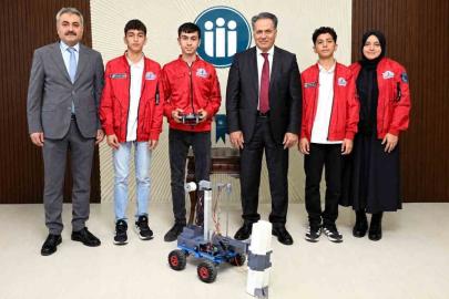 Genç buluşçular Rektör Akpolat ile buluştu
