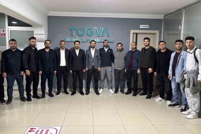 Gençlerle bir araya gelen AK Parti İl Başkanı Yılmaz Seven: "Bizim geleceğimiz sizlersiniz"