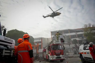 Gerçeği aratmayan tatbikat! Depremi yaşadılar