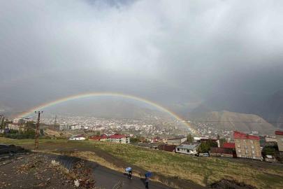 Hakkari’de gökkuşağı görsel şölen oluşturdu