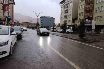 Hakkari’de sağanak yağış etkisini sürdürüyor