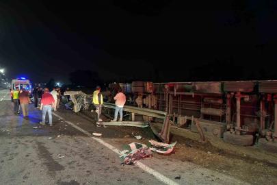 Iğdır’da çimento yüklü tır devrildi: 1 yaralı
