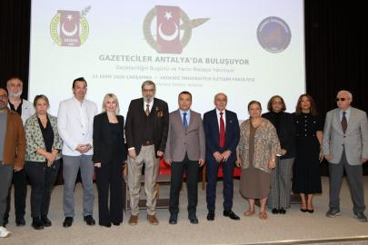 İletişim Fakültesi'nde gazeteciliğin geleceği konuşuldu