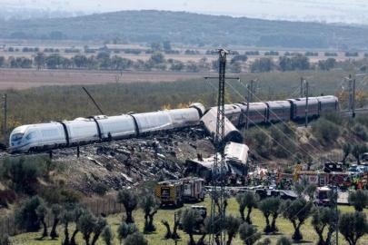 İspanya'da tren kazasında ölü sayısı 74'e yükseldi