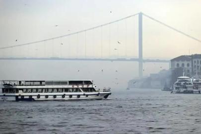 İstanbul Boğazı'nda gemi trafiği geçici olarak askıya alındı