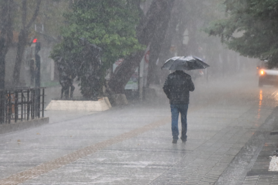 İstanbul'da akşam saatleri için yeni uyarı. Yağışlar ne kadar sürecek?