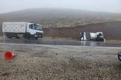 Karayazı’da yoğun sis ve yağış altında kaza: 2 sürücü yaralandı