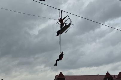 Kars’ta yağmur altında nefes kesen kurtarma tatbikatı!