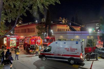 Kartal'da hastanenin çatısındaki yangın söndürüldü. İstanbul Valiliği'nden açıklama