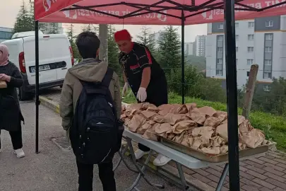 Kocaeli'de İzmit Belediyesi Beslenme Saati Projesine devam ediyor 