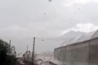 Kuvvetli rüzgar seralara zarar verdi, denizde hortum oluştu