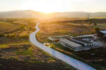 Manisa Büyükşehir'den Kula’da 30 kilometrelik yol çalışmasına yakın mercek
