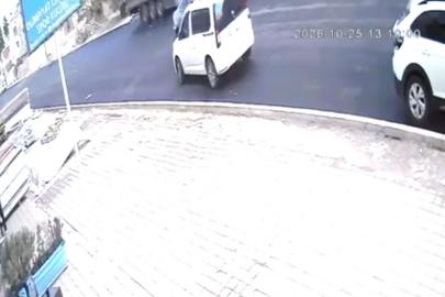 Mardin’de otomobilin bir çocuğa çarptığı anlar güvenlik kamerasına yansıdı