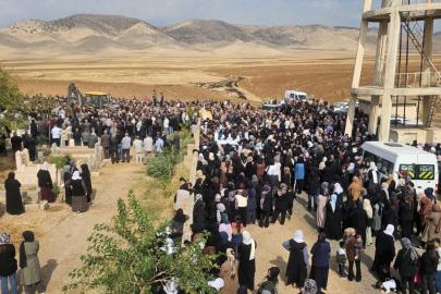 Mardin’deki feci kazada hayatını kaybeden 6 kişi yan yana toprağa verildi
