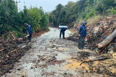 Marmaris'te belediye ekiplerinden sağanak mesaisi