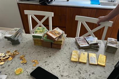 Mersin Büyükşehir Belediyesi’ne yolsuzluk soruşturması. Evinden servet çıktı