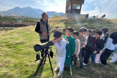 Minik öğrenciler kuş gözlemi ve tabiat eğitimine katıldı