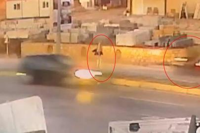 Motosikletin çarptığı yaya öldü; kaza kamerada