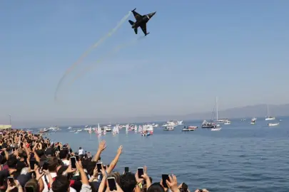 Mudanya’da SoloTürk yoğunluğu... Onlar gökyüzünde süzüldü, trafik kilitlendi