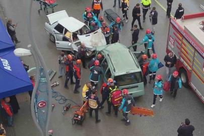 Muş’ta 100 personelin katılımıyla trafik kazası tatbikatı yapıldı