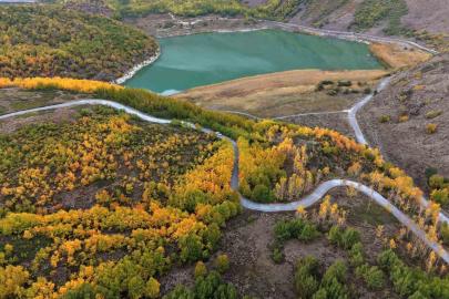 Nemrut Kalderası’nda sonbahar renkleri görsel şölen sunuyor
