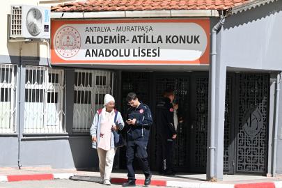 Okulda mahsur kalan kadın kurtarıldı