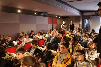 Oltu’da mobil sinema tırı 650 öğrenciye sinema keyfi yaşattı
