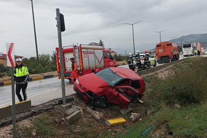 Otobüsle çarpışan otomobildeki karı- koca polis memurları yaralandı
