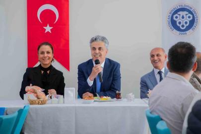 Rektör Kuyrukluyıldız, üniversite personeliyle kahvaltıda buluştu