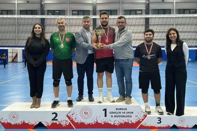 Sağlık çalışanları voleybol turnuvasında mücadele etti