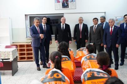 TOBB ve ETSO’dan sosyal sorumluluk kapsamında 250 öğrenciye bot ve mont desteği