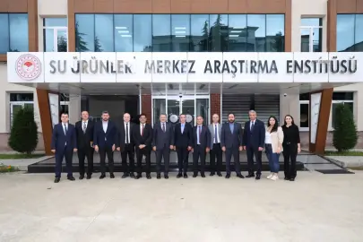 Trabzon'da Başkan Genç’ten Su Ürünleri Araştırma Enstitüsü’ne ziyaret