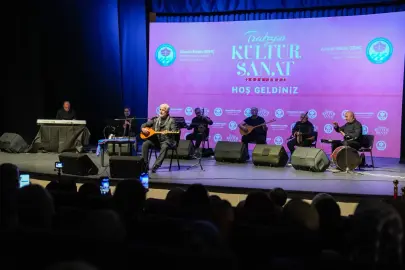 Trabzon’da türkü şöleni! Esat Kabaklı’ya büyük ilgi