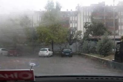 Tunceli’de şiddetli yağış sürücülere zor anlar yaşattı
