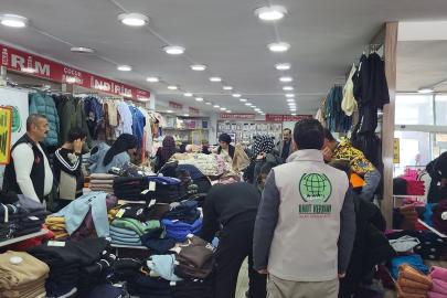 Umut Kervanından Van'da ihtiyaç sahibi çocuklara kışlık yardım