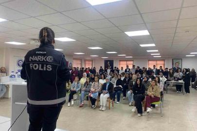 Üniversitelilere Narkorehber eğitimi verildi