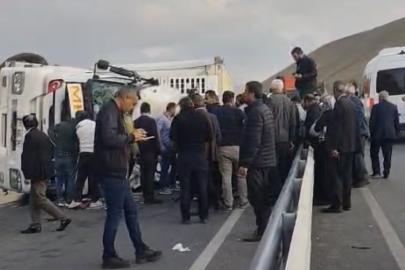 Van yolunda tır devrildi