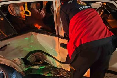 Van’da otomobiller çarpıştı: 3 yaralı