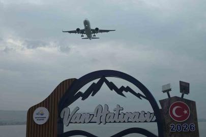 Van’da yağmurla birlikte sis etkili oldu