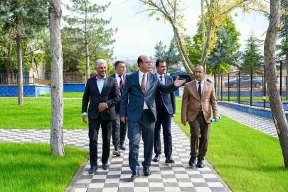 Yeşilyurt’ta parklar yenileniyor, mahalleler güzelleşiyor